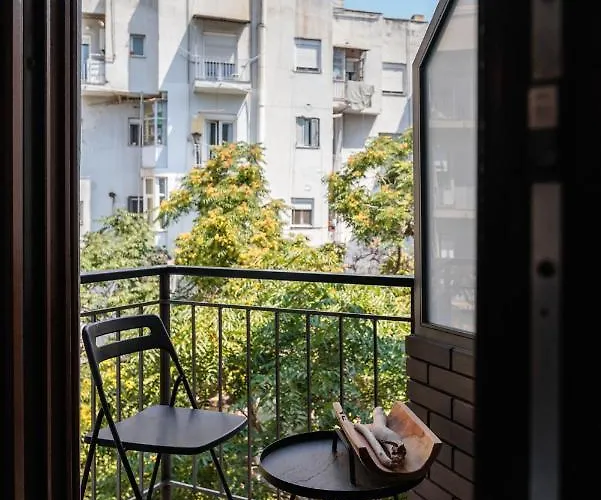 Skra Hideaway In Center By Binobi !